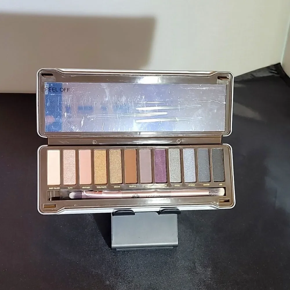 ICON SMOKED COLOR EYESHADOW PALETTE